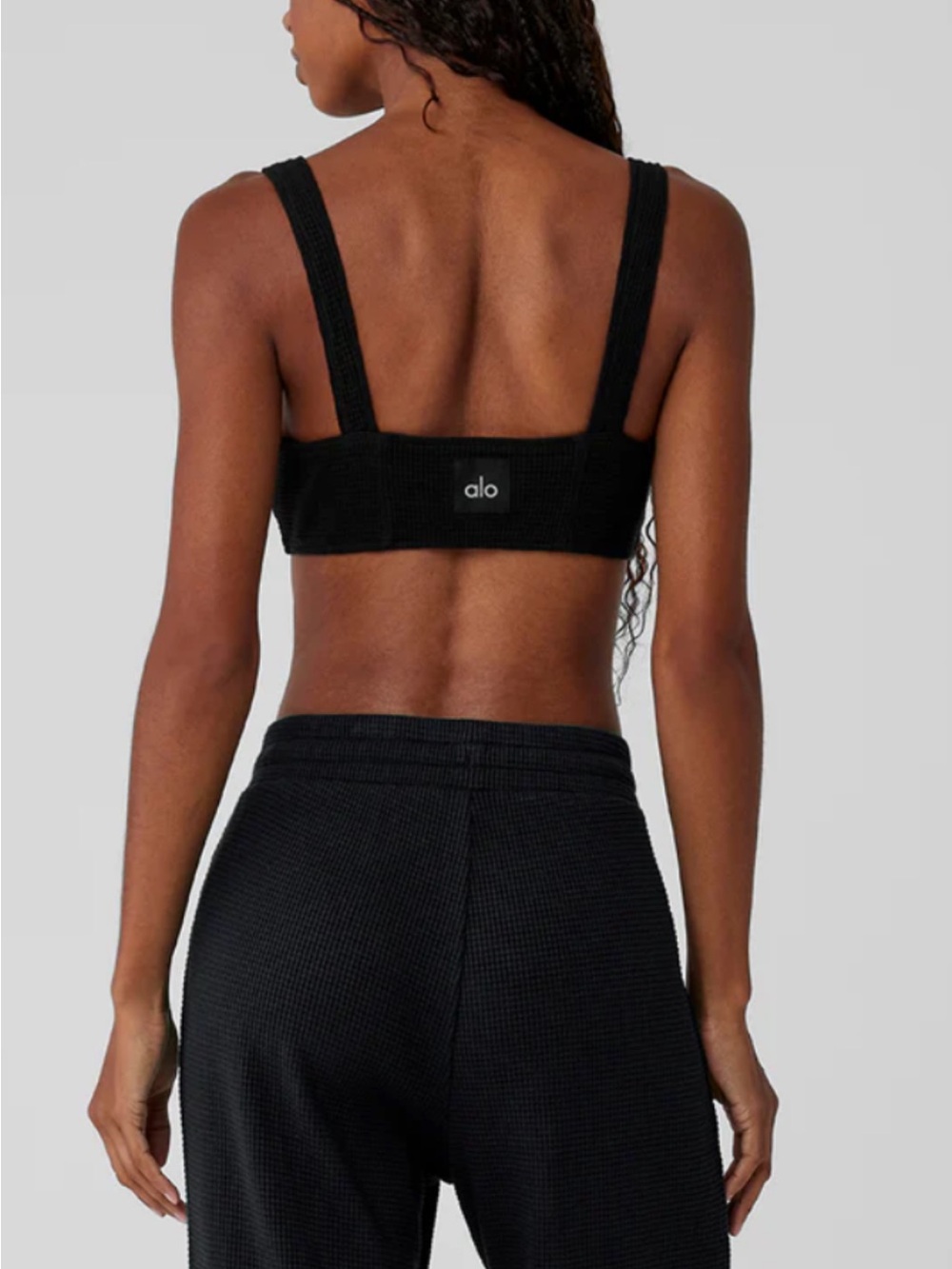 ALO YOGA BLACK WAFFLE WEEKEND ESCAPE BRA IN MEDIUM